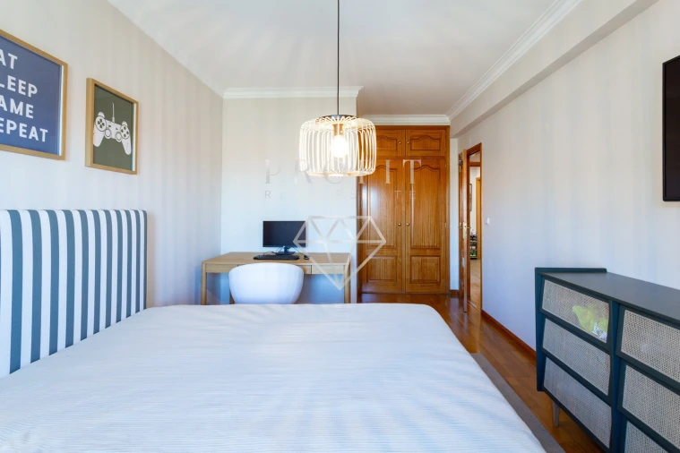 Apartamento T4 para Venda em São Domingos de Rana Foto 6