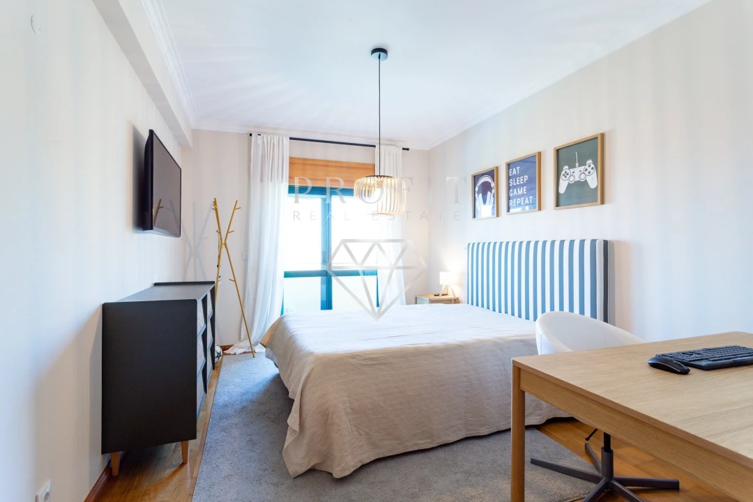 Apartamento T4 para Venda em São Domingos de Rana Foto 5
