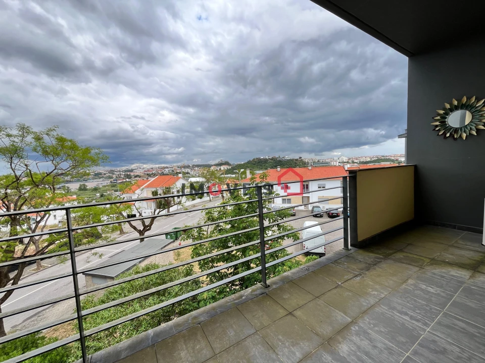 Apartamento T1 para Venda em Parceiros e Azoia Foto 13