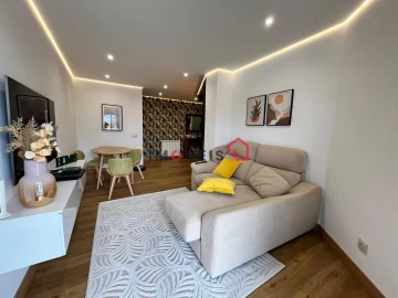 Apartamento T1 para Venda em Parceiros e Azoia