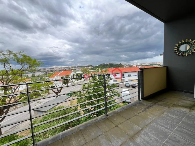 Apartamento T1 para Venda em Parceiros e Azoia Foto 13