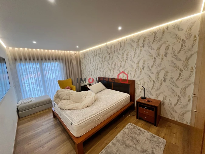Apartamento T1 para Venda em Parceiros e Azoia Foto 15