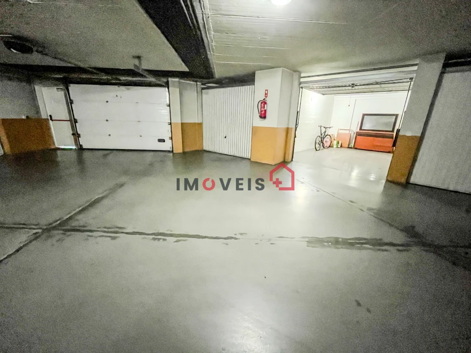 Apartamento T1 para Venda em Parceiros e Azoia Foto 20