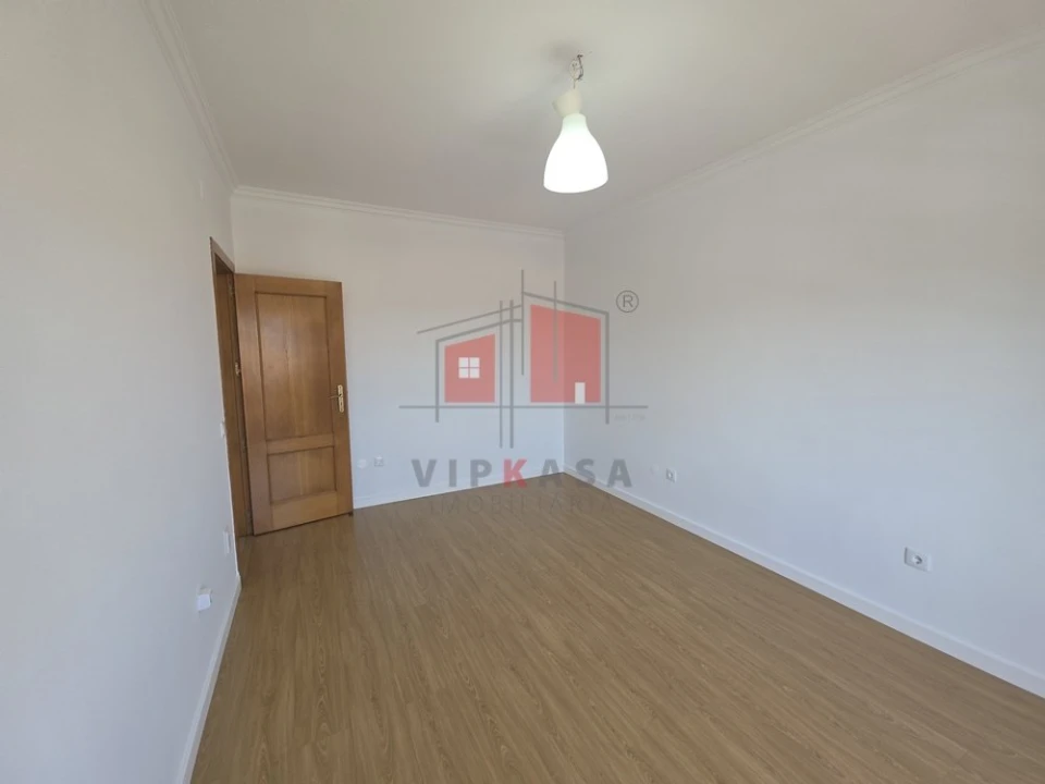 Moradia T4 para Venda em Gambia-Pontes-Alto da Guerra Foto 15