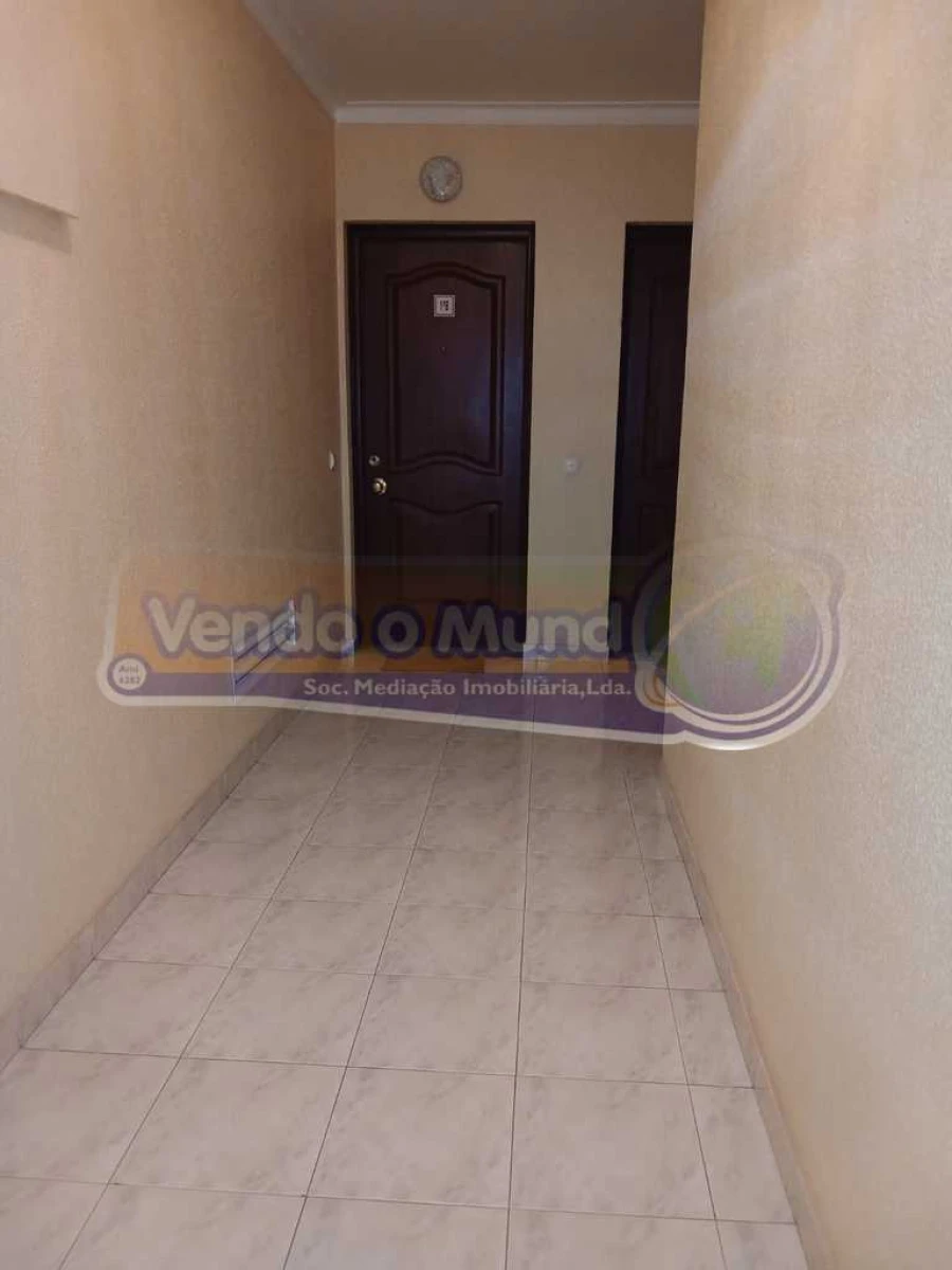 Apartamento T2 para Venda em Alvor Foto 3