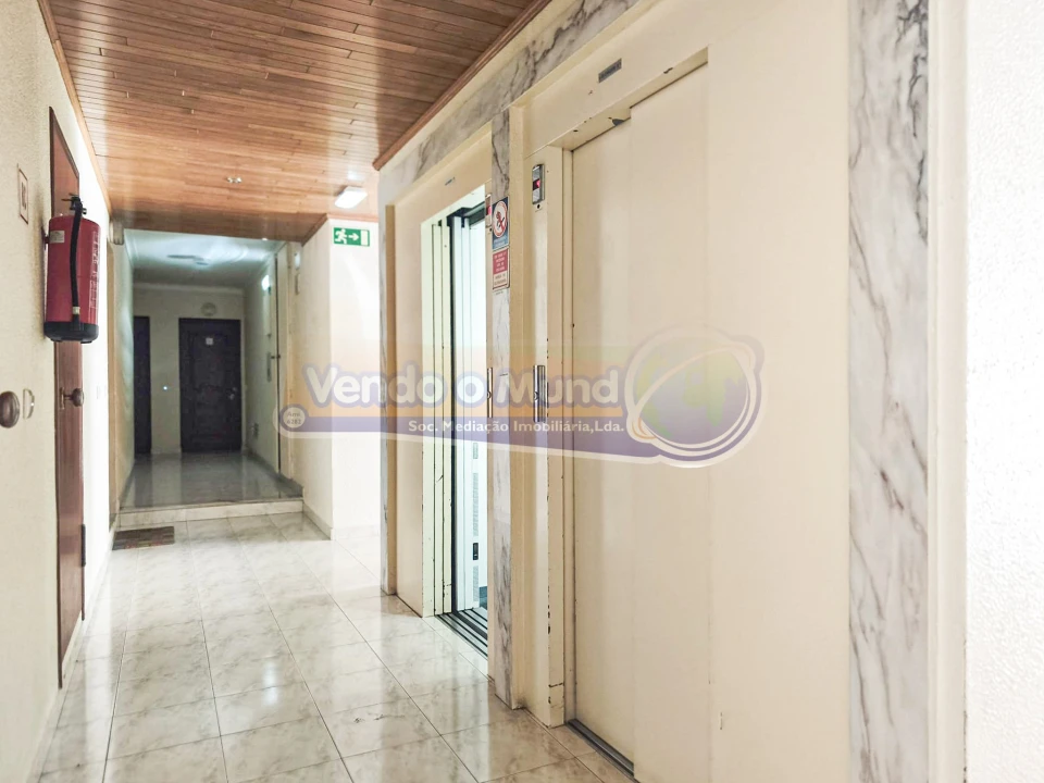 Apartamento T2 para Venda em Alvor Foto 18