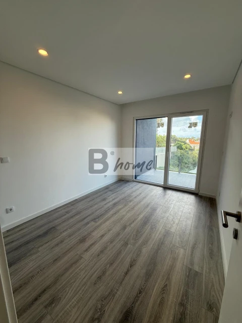Apartamento T1 para Venda em Charneca de Caparica e Sobreda
