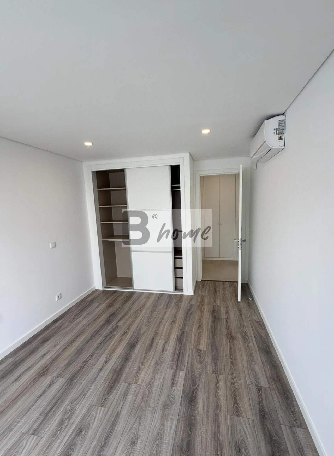 Apartamento T1 para Venda em Charneca de Caparica e Sobreda Foto 3