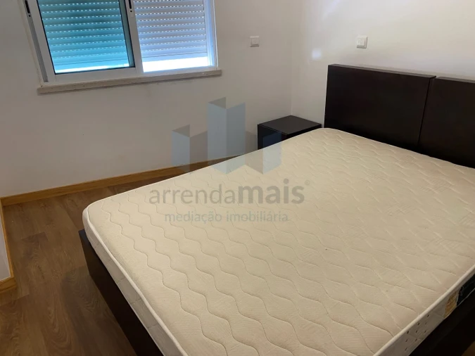 Apartamento T1 para Arrendamento em Santo Antonio dos Olivais Foto 4