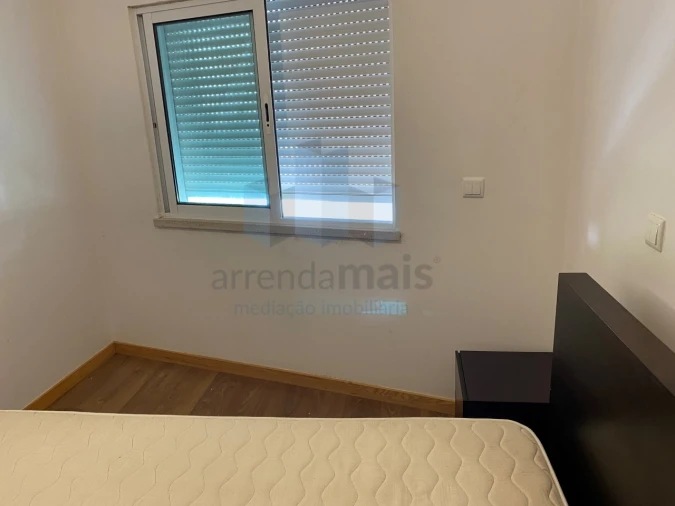 Apartamento T1 para Arrendamento em Santo Antonio dos Olivais Foto 5