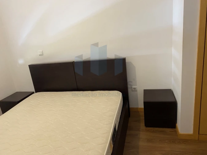 Apartamento T1 para Arrendamento em Santo Antonio dos Olivais Foto 6