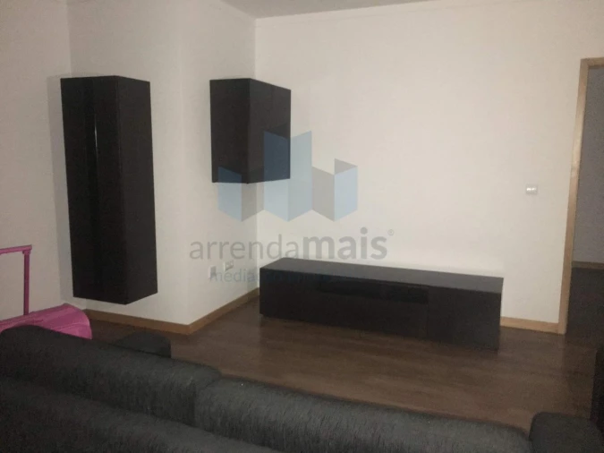 Apartamento T1 para Arrendamento em Santo Antonio dos Olivais Foto 3