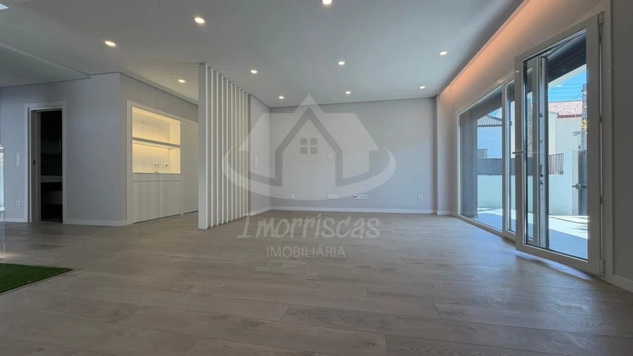 Moradia T3 para Venda em Santa Iria de Azoia, São João da Talha e Bobadela Foto 23