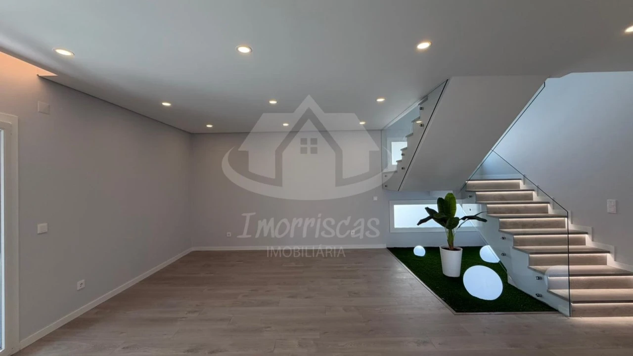 Moradia T3 para Venda em Santa Iria de Azoia, São João da Talha e Bobadela Foto 28