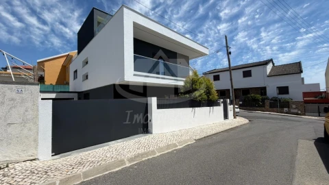 Moradia T3 para Venda em Santa Iria de Azoia, São João da Talha e Bobadela