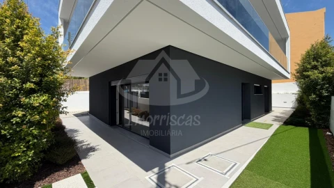 Moradia T3 para Venda em Santa Iria de Azoia, São João da Talha e Bobadela