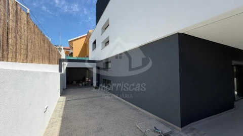 Moradia T3 para Venda em Santa Iria de Azoia, São João da Talha e Bobadela