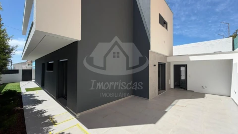 Moradia T3 para Venda em Santa Iria de Azoia, São João da Talha e Bobadela