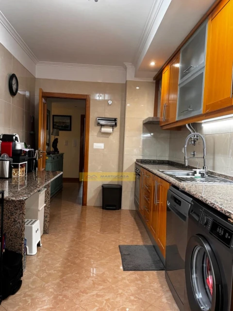 Apartamento T3 para Arrendamento em Mina de Água