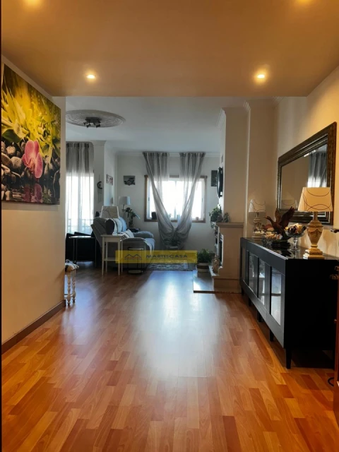 Apartamento T3 para Arrendamento em Mina de Água