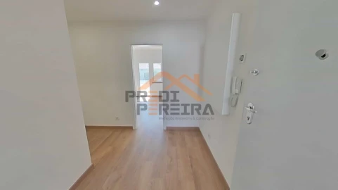 Apartamento T3 para Venda em Santo António dos Cavaleiros e Frielas