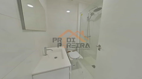 Apartamento T3 para Venda em Santo António dos Cavaleiros e Frielas