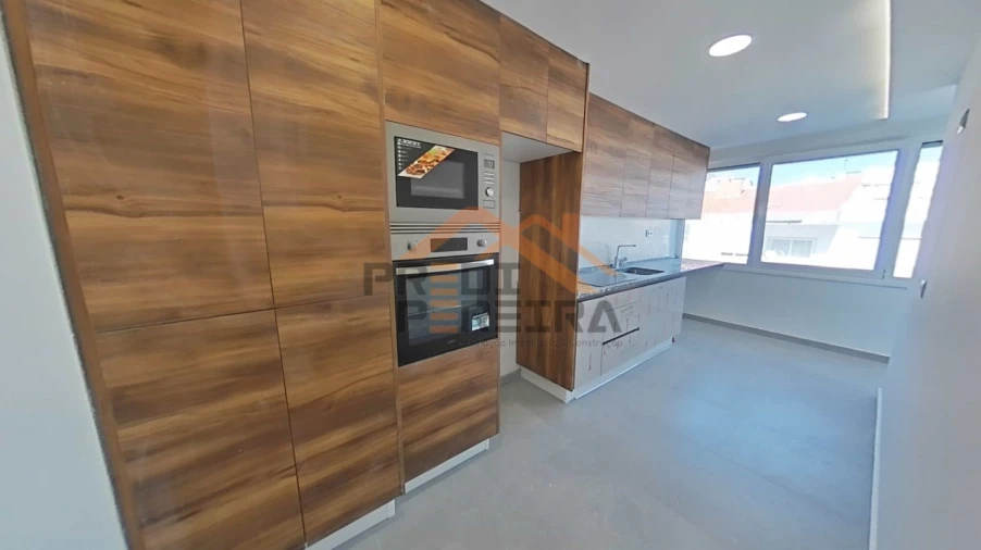 Apartamento T3 para Venda em Santo António dos Cavaleiros e Frielas Foto 3