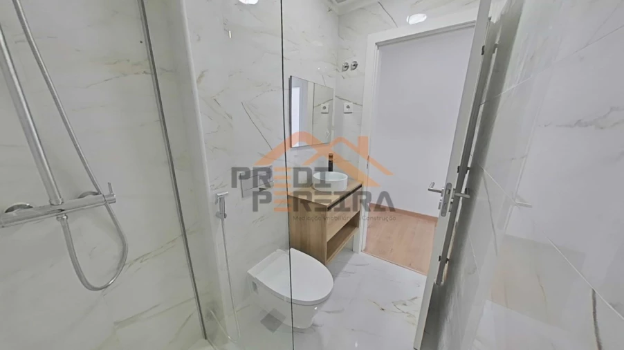 Apartamento T3 para Venda em Santo António dos Cavaleiros e Frielas Foto 10