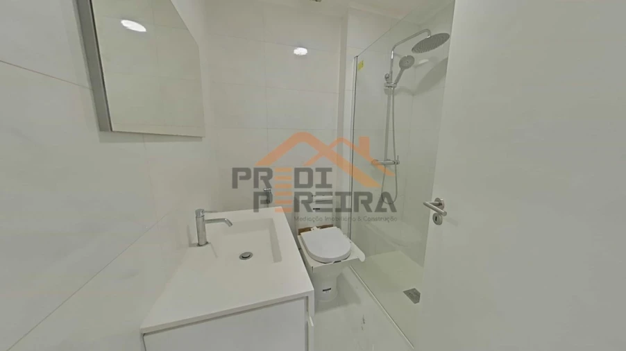 Apartamento T3 para Venda em Santo António dos Cavaleiros e Frielas Foto 18