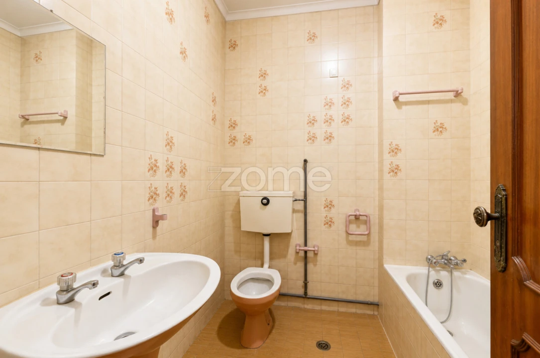 Apartamento T2 para Venda em Espinho Foto 6