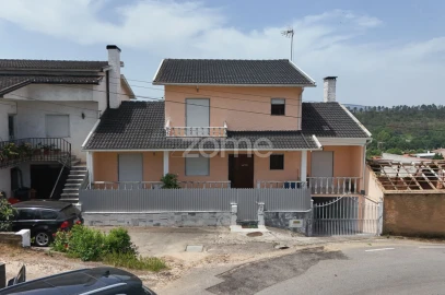 Moradia T6 para Venda em Secarias