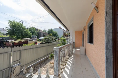 Moradia T6 para Venda em Secarias