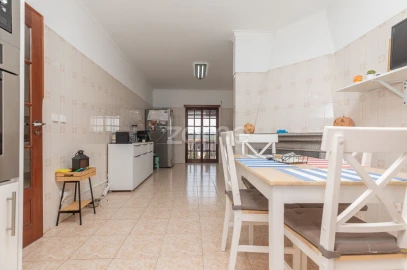 Moradia T6 para Venda em Secarias