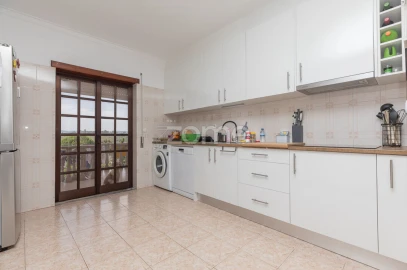Moradia T6 para Venda em Secarias