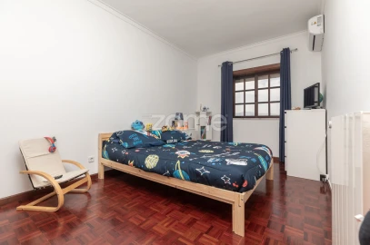 Moradia T6 para Venda em Secarias