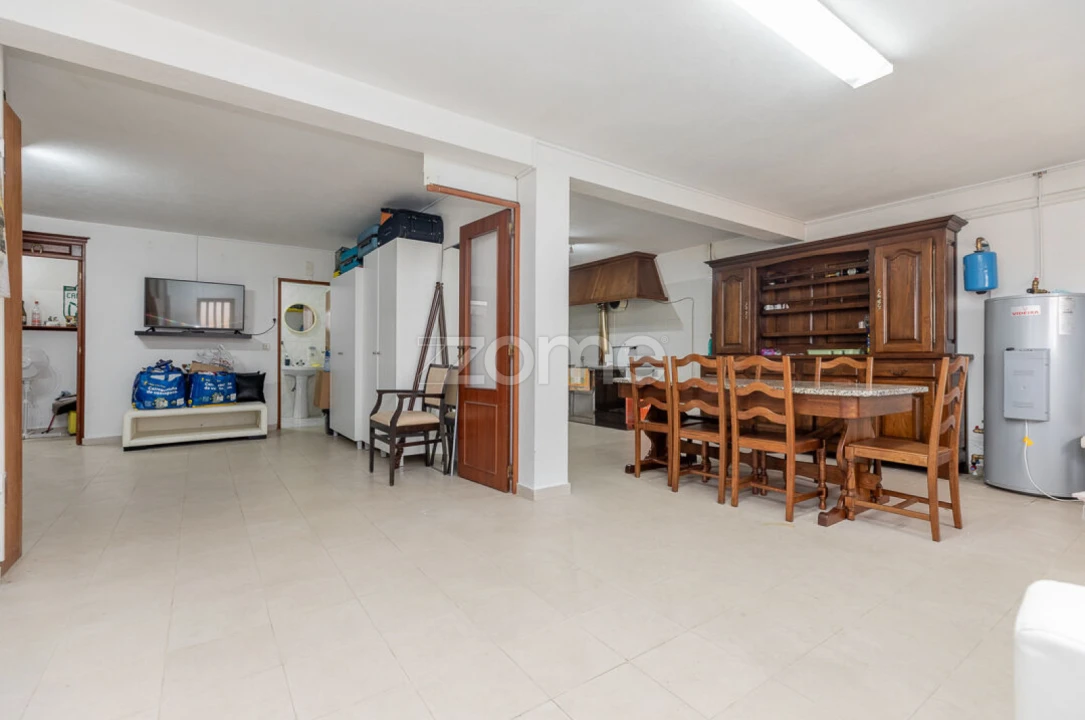 Moradia T6 para Venda em Secarias Foto 15