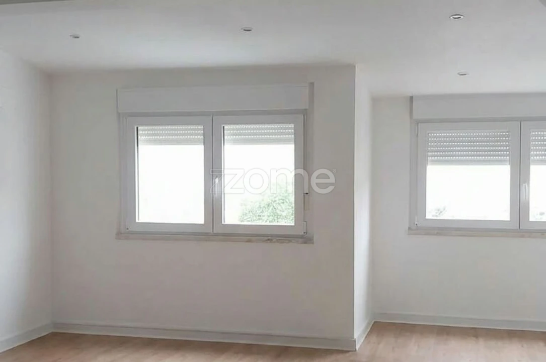 Apartamento T2 para Venda em São Domingos de Rana Foto 18