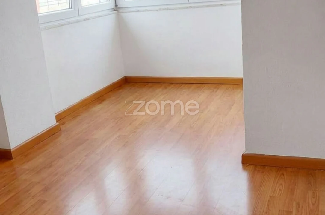 Apartamento T2 para Venda em São Domingos de Rana Foto 17