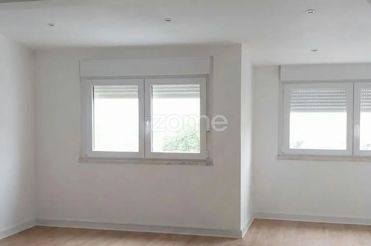 Apartamento T2 para Venda em São Domingos de Rana Foto 18