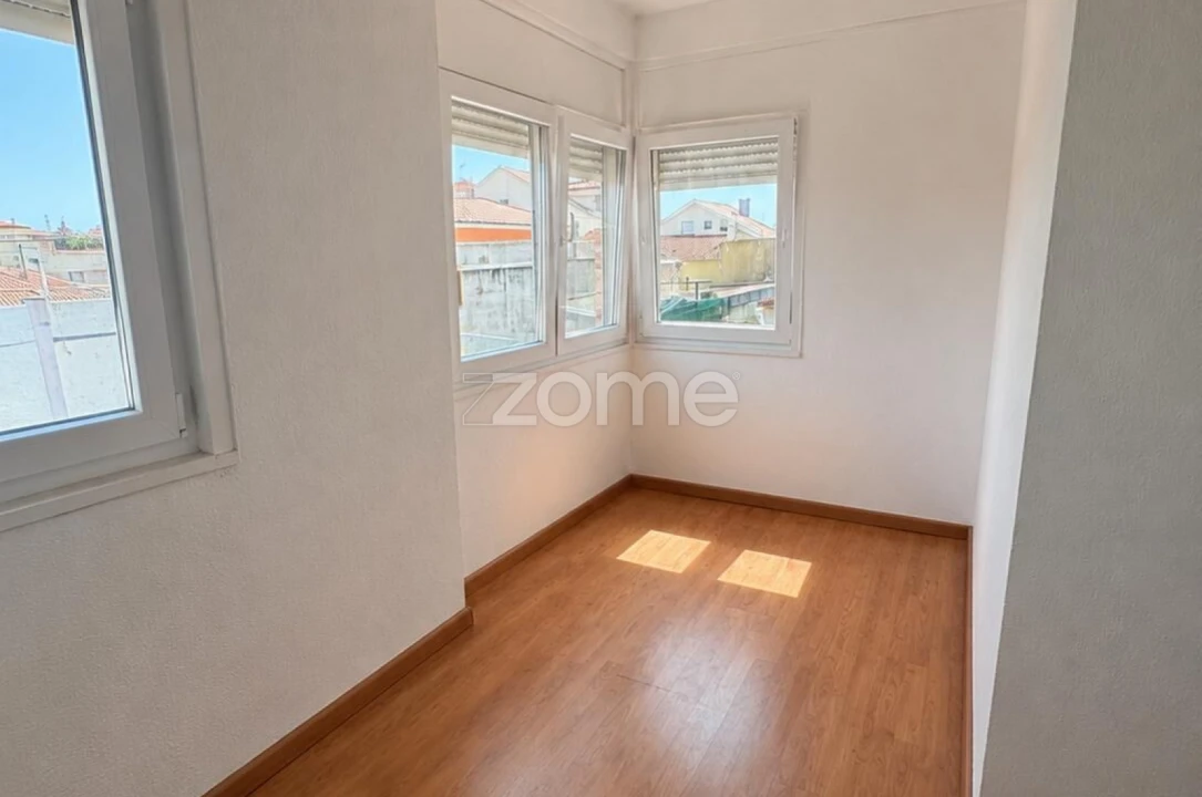 Apartamento T2 para Venda em São Domingos de Rana Foto 14