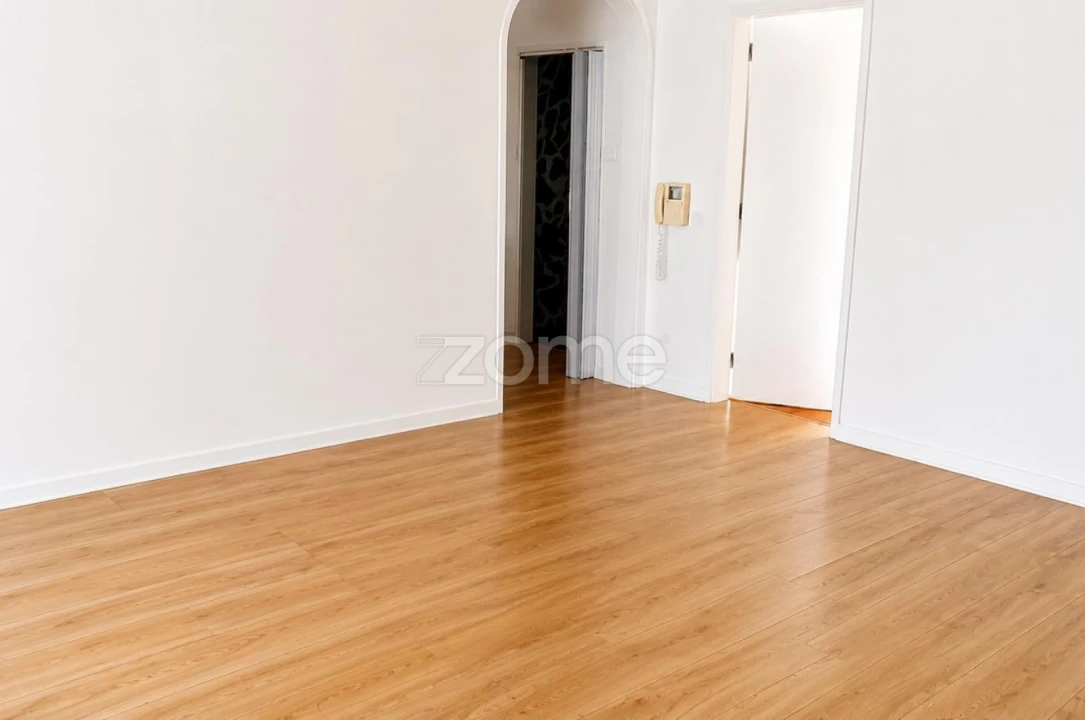 Apartamento T2 para Venda em São Domingos de Rana Foto 17