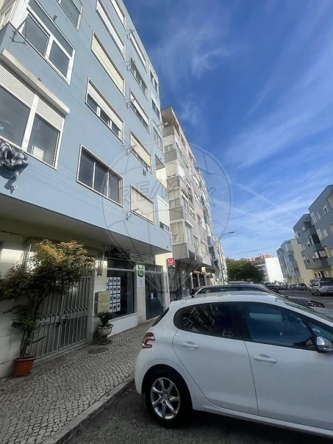 Loja para Venda em Algés, Linda-A-Velha e Cruz Quebrada-Dafundo