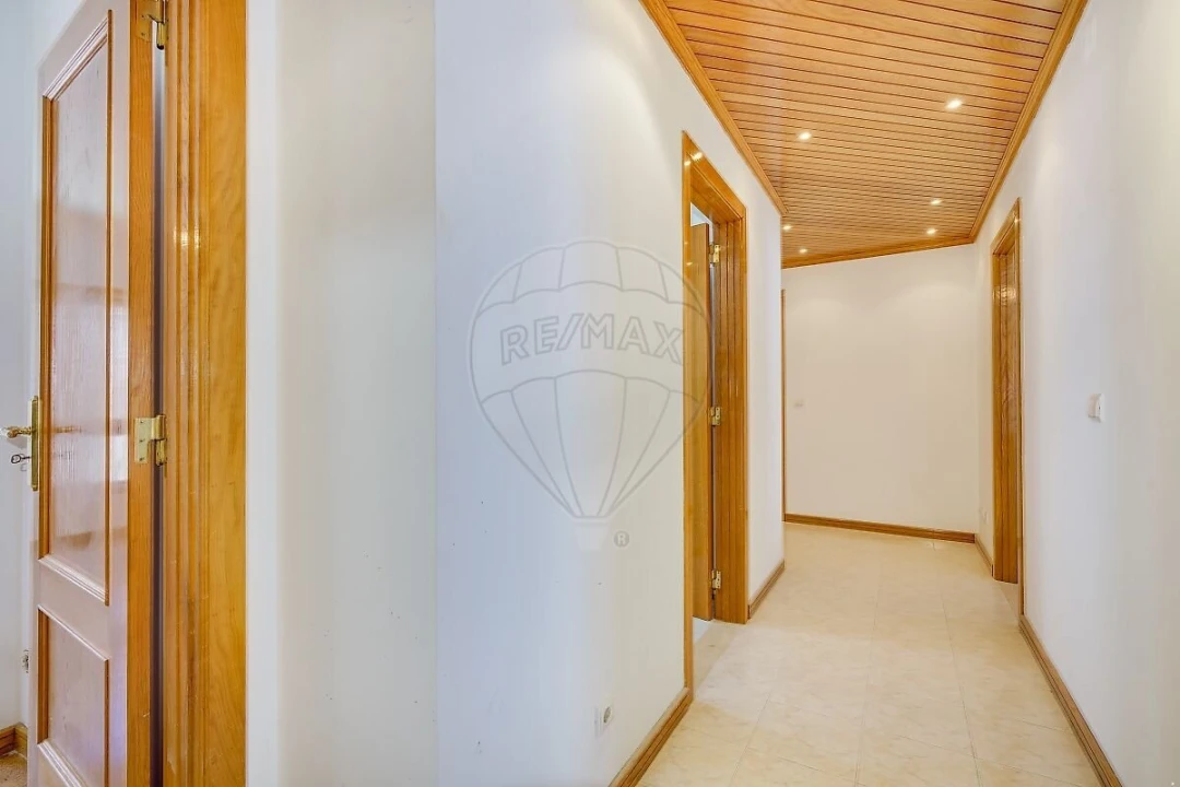 Apartamento T2 para Venda em Venteira Foto 17
