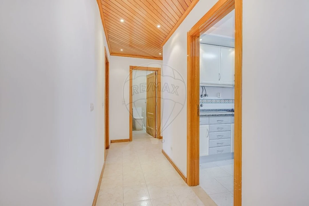 Apartamento T2 para Venda em Venteira Foto 10