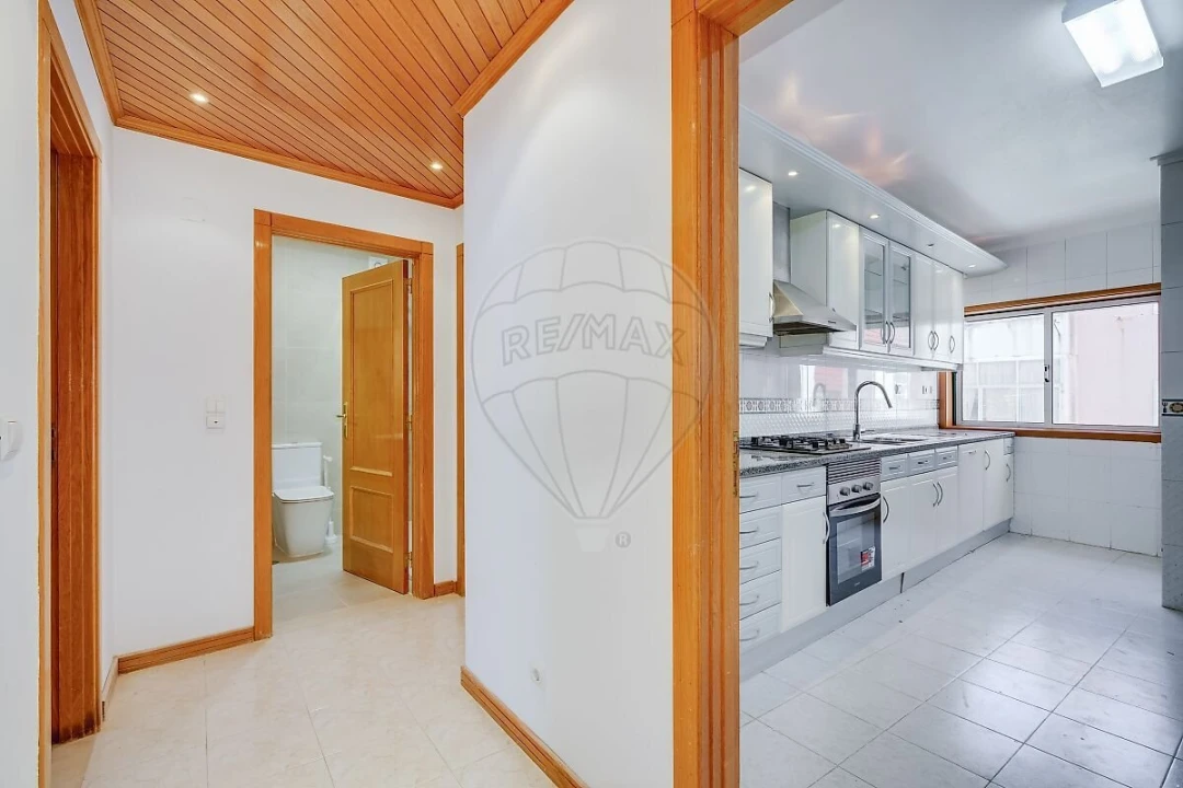 Apartamento T2 para Venda em Venteira Foto 6