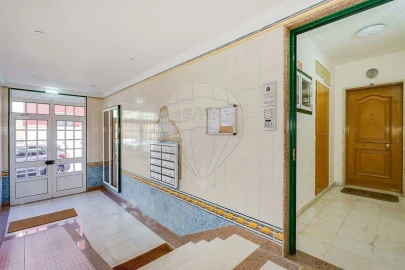 Apartamento T2 para Venda em Venteira