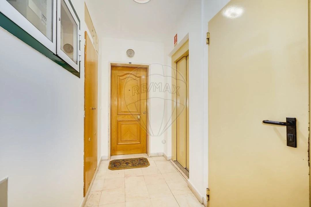 Apartamento T2 para Venda em Venteira Foto 24