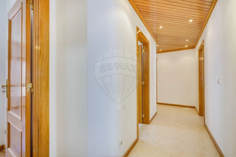 Apartamento T2 para Venda em Venteira Foto 17