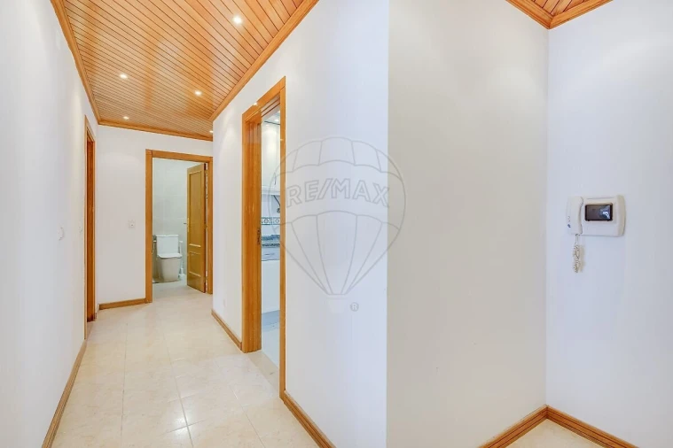 Apartamento T2 para Venda em Venteira Foto 5