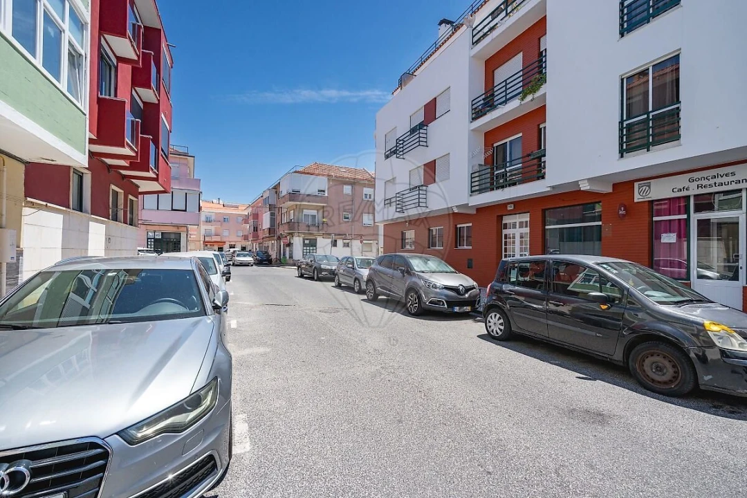 Apartamento T2 para Venda em Venteira Foto 26